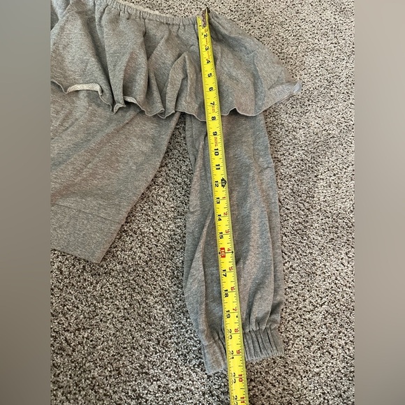 ROMEO AND JULIET COUTURE Size M Gray Fleece Ruffle Crop Sweatshirt R $59 - Picture 6 of 7